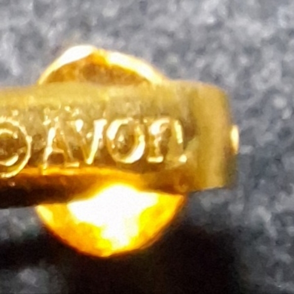 Vintage AVON Elegant Gold Tone and Bone China Bell Clip-on Earrings - Picture 5 of 5